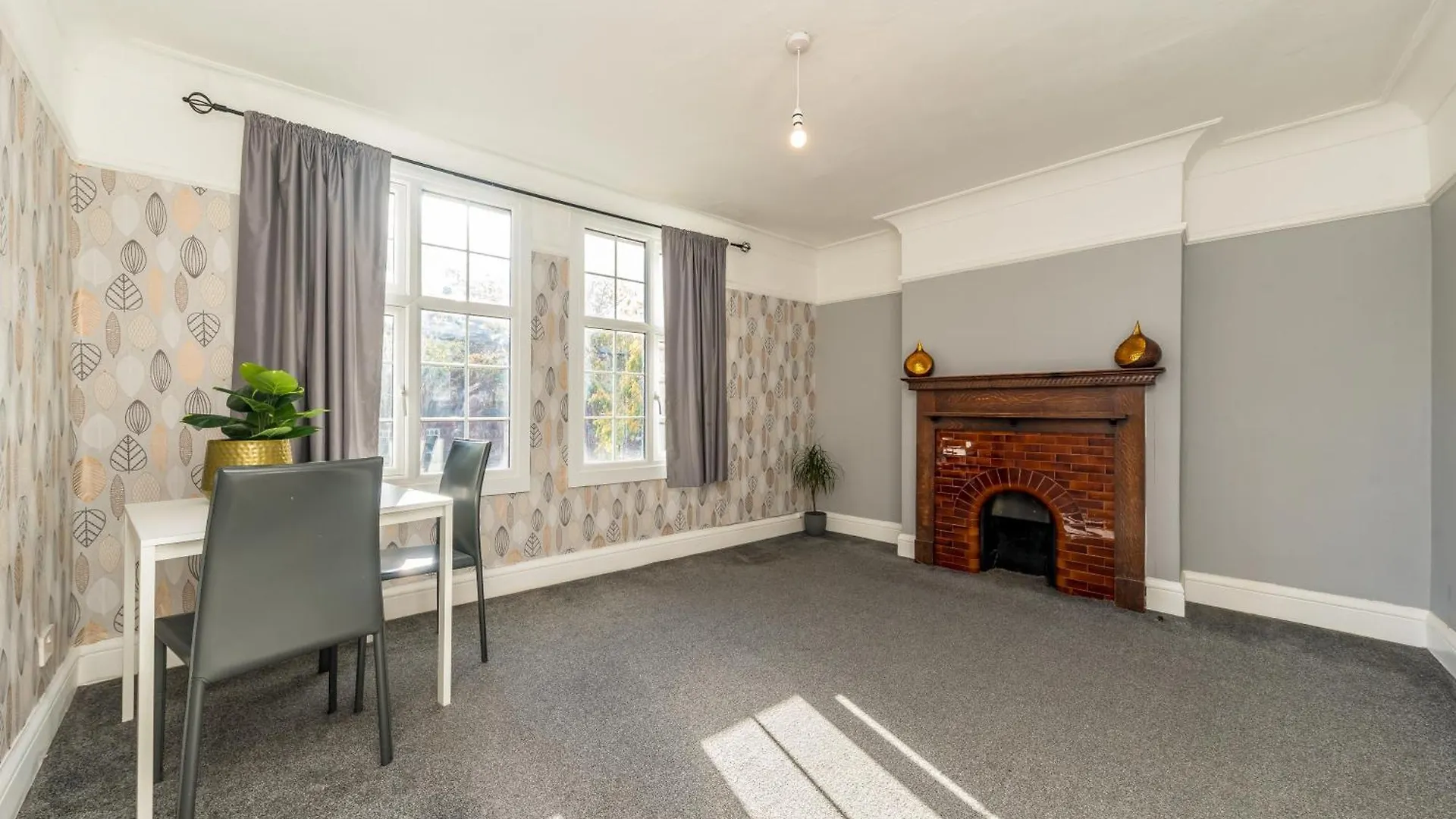 Two Bed High Street Flat Apartment Teddington
