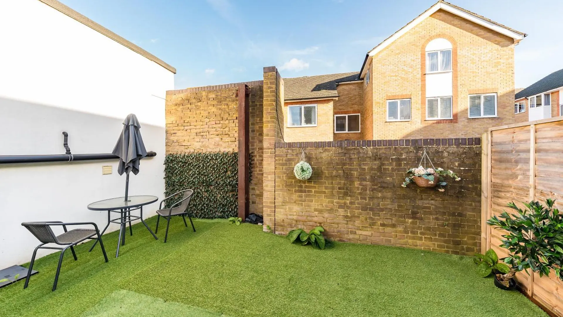 Two Bed High Street Flat Apartment Teddington United Kingdom